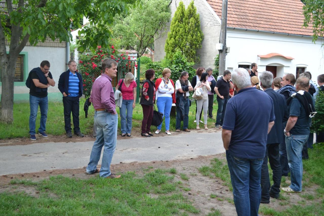 Penzion U Kostela Mikulčice Kültér fotó